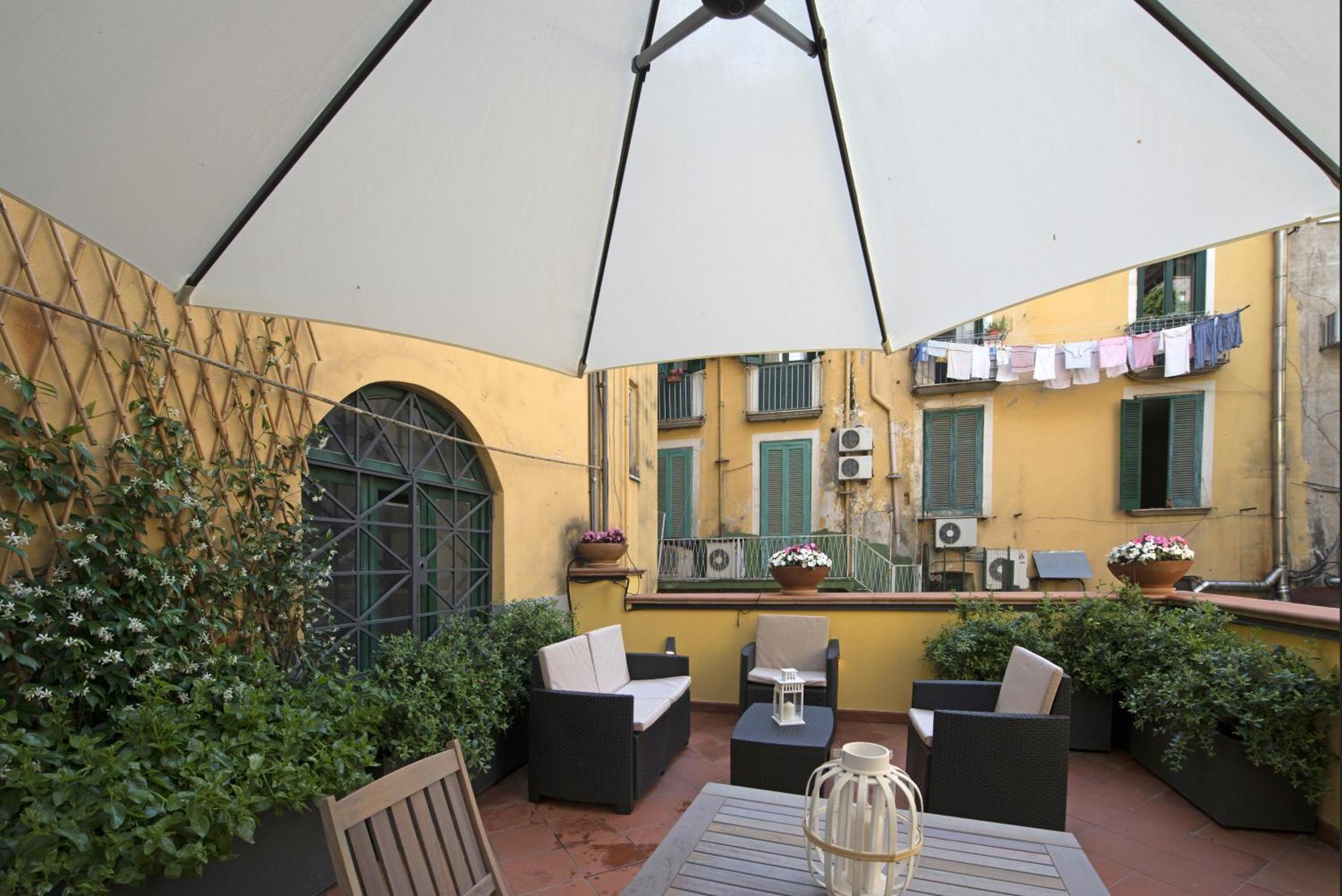 Apartament Le Terrazze Sul Cortile Salerno Zewnętrze zdjęcie