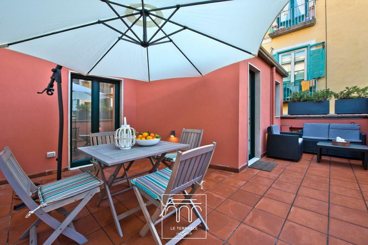 Apartament Le Terrazze Sul Cortile Salerno Zewnętrze zdjęcie