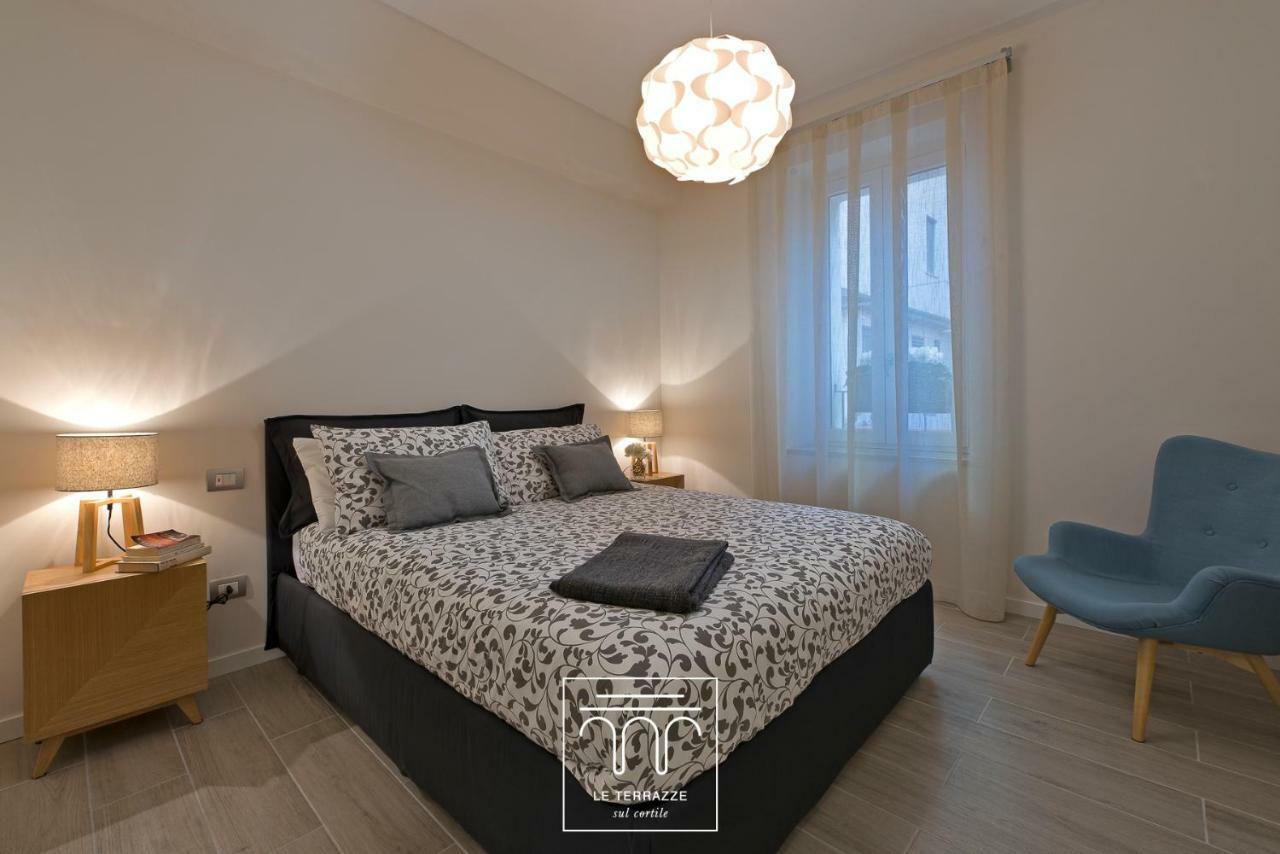 Apartament Le Terrazze Sul Cortile Salerno Zewnętrze zdjęcie
