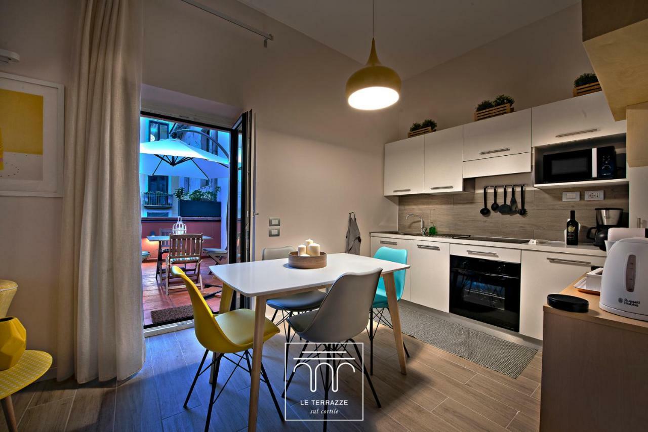 Apartament Le Terrazze Sul Cortile Salerno Zewnętrze zdjęcie