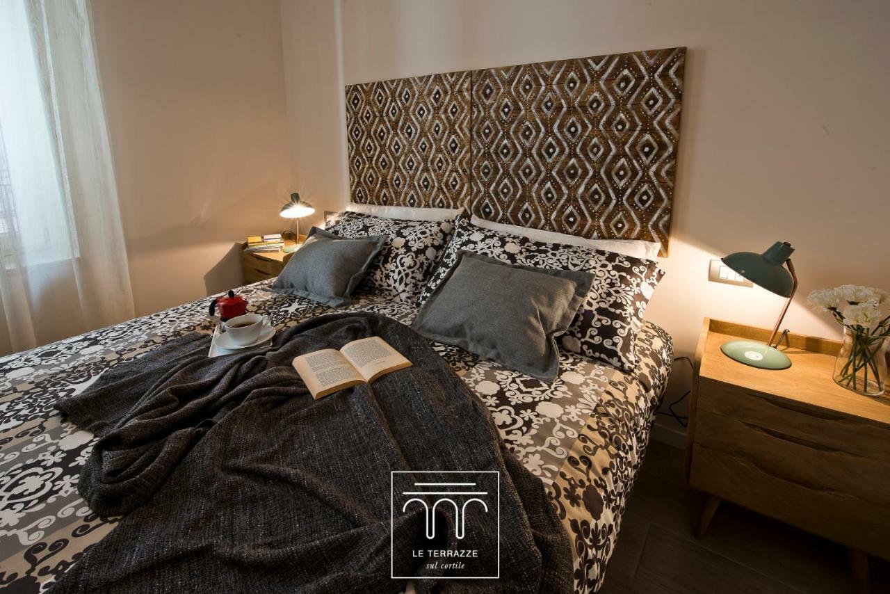 Apartament Le Terrazze Sul Cortile Salerno Zewnętrze zdjęcie