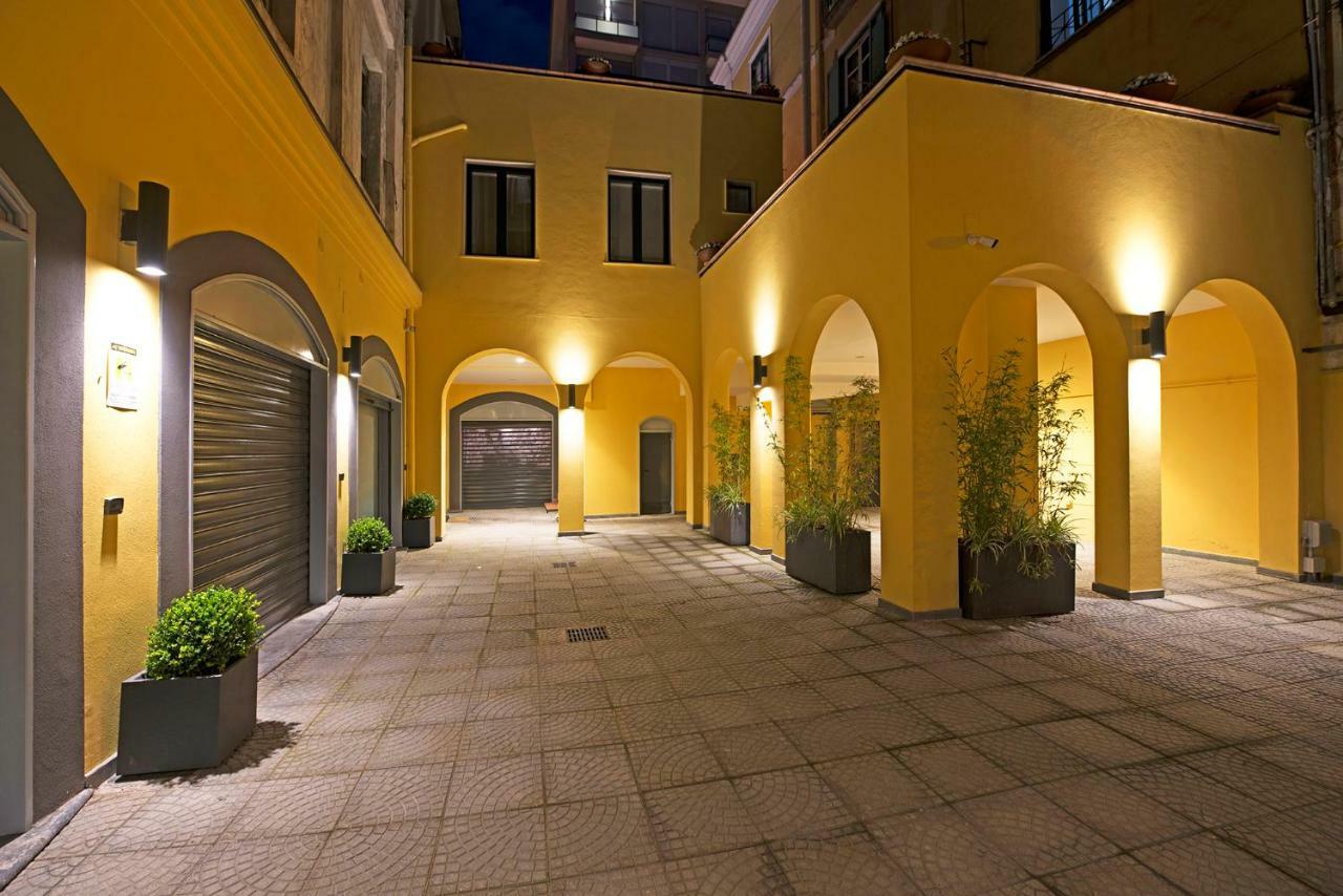 Apartament Le Terrazze Sul Cortile Salerno Zewnętrze zdjęcie