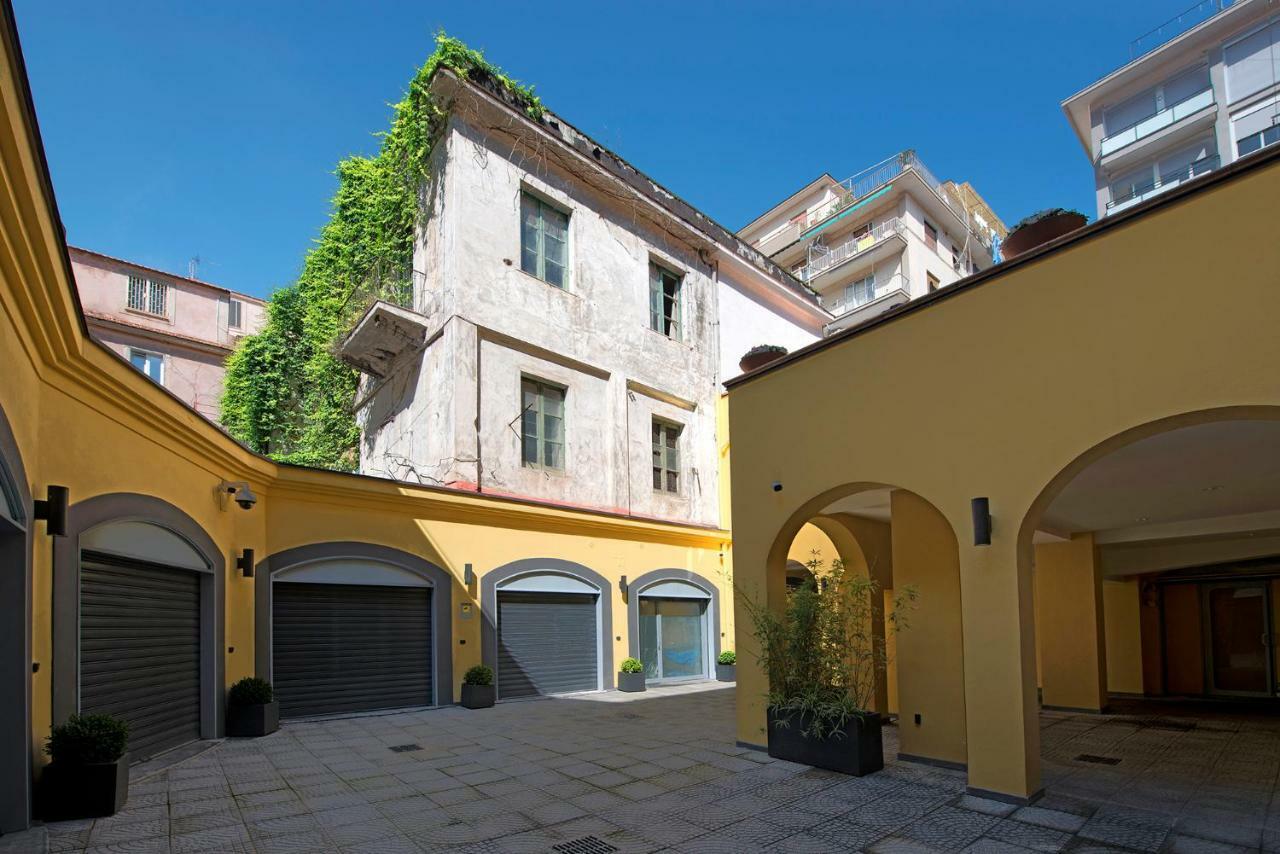Apartament Le Terrazze Sul Cortile Salerno Zewnętrze zdjęcie