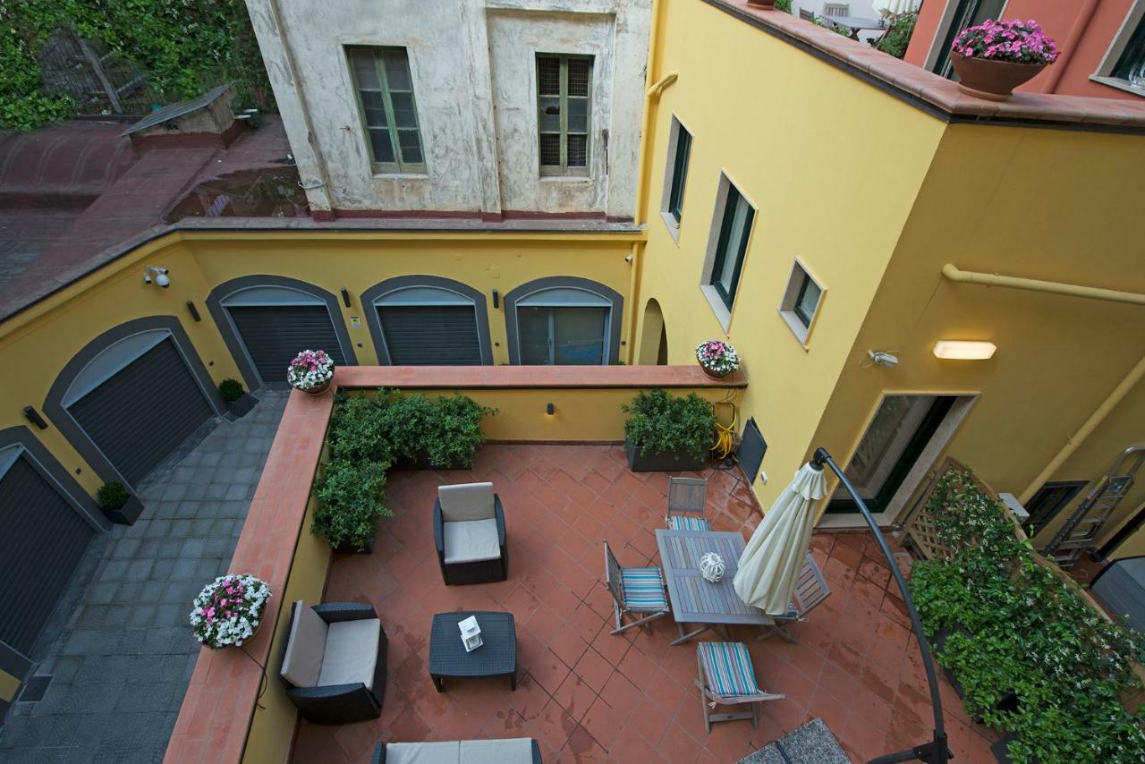 Apartament Le Terrazze Sul Cortile Salerno Zewnętrze zdjęcie