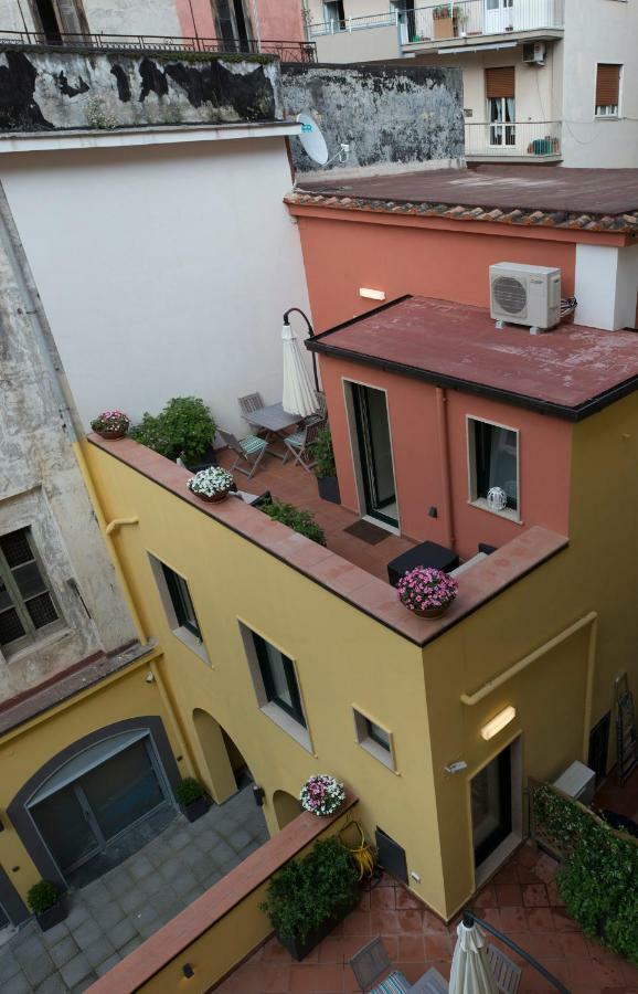Apartament Le Terrazze Sul Cortile Salerno Zewnętrze zdjęcie