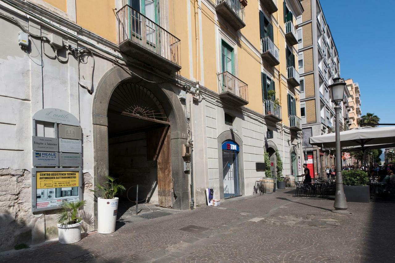 Apartament Le Terrazze Sul Cortile Salerno Zewnętrze zdjęcie