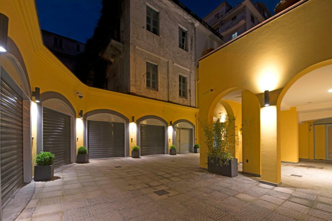 Apartament Le Terrazze Sul Cortile Salerno Zewnętrze zdjęcie