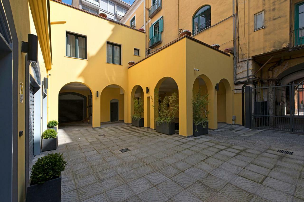 Apartament Le Terrazze Sul Cortile Salerno Zewnętrze zdjęcie